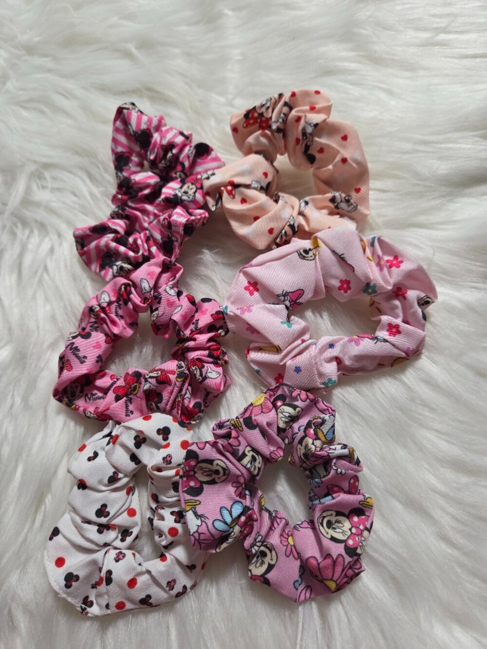 Minnie Mouse & Daisy Duck Scrunchie Set - Picture 5 of 5